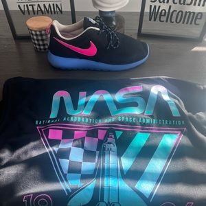 Nike Roshe One Black Suede Pink Foil Blue 599729-001 Youth Size 7Y